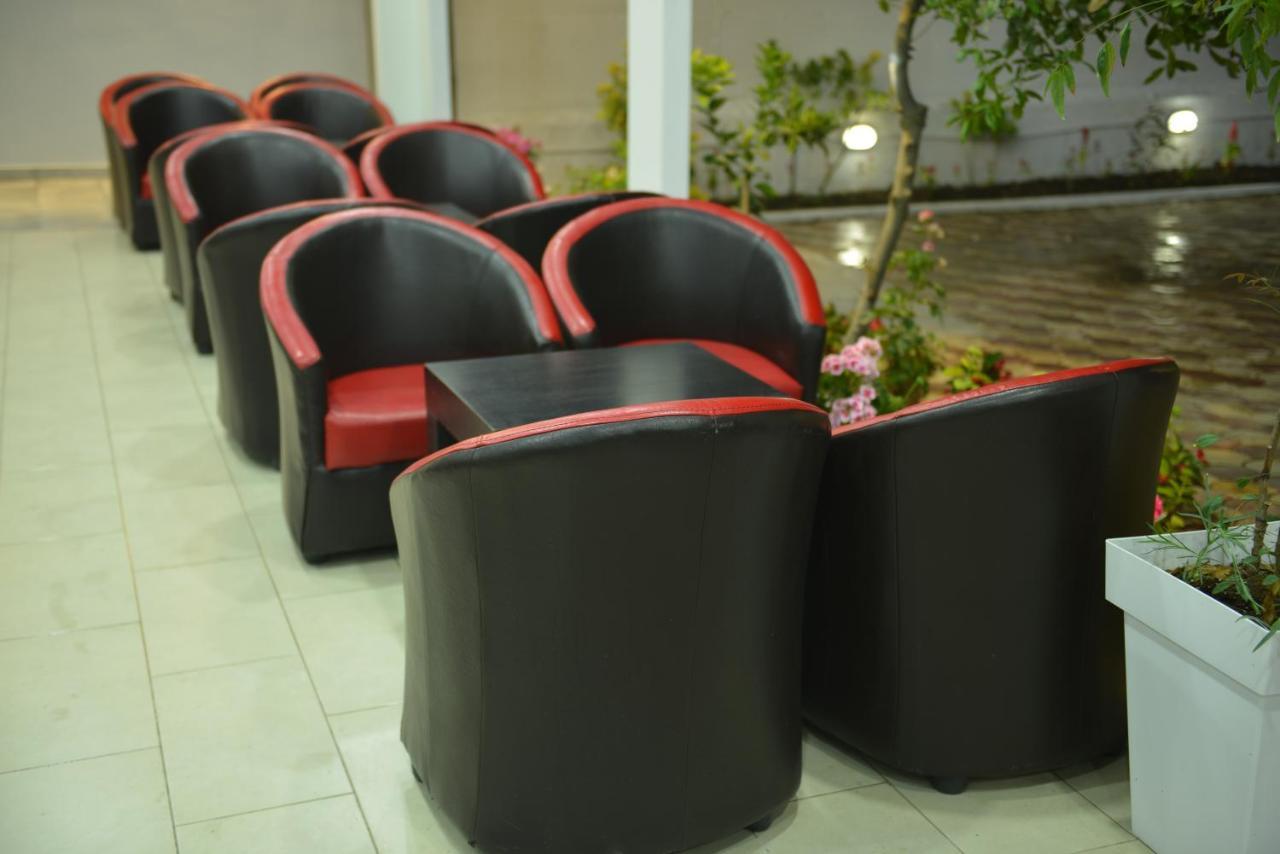 Blue Balcony Hotel Голем Екстер'єр фото