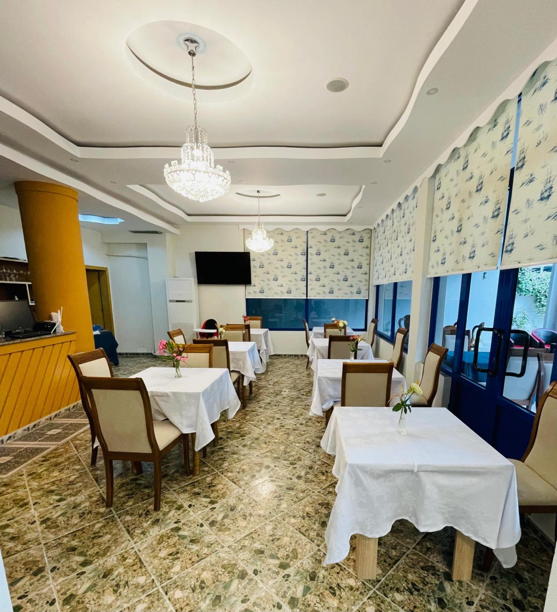 Blue Balcony Hotel Голем Екстер'єр фото