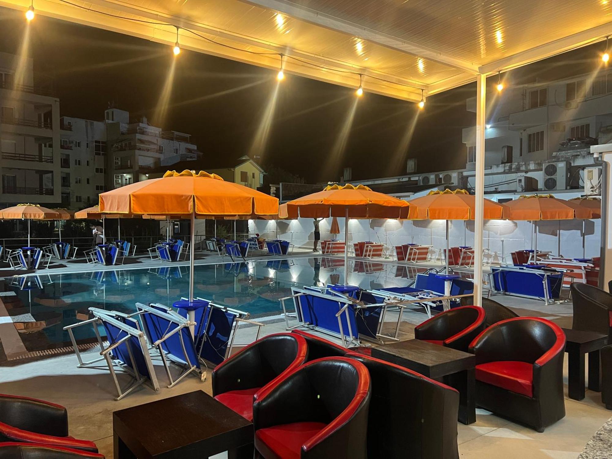 Blue Balcony Hotel Голем Екстер'єр фото