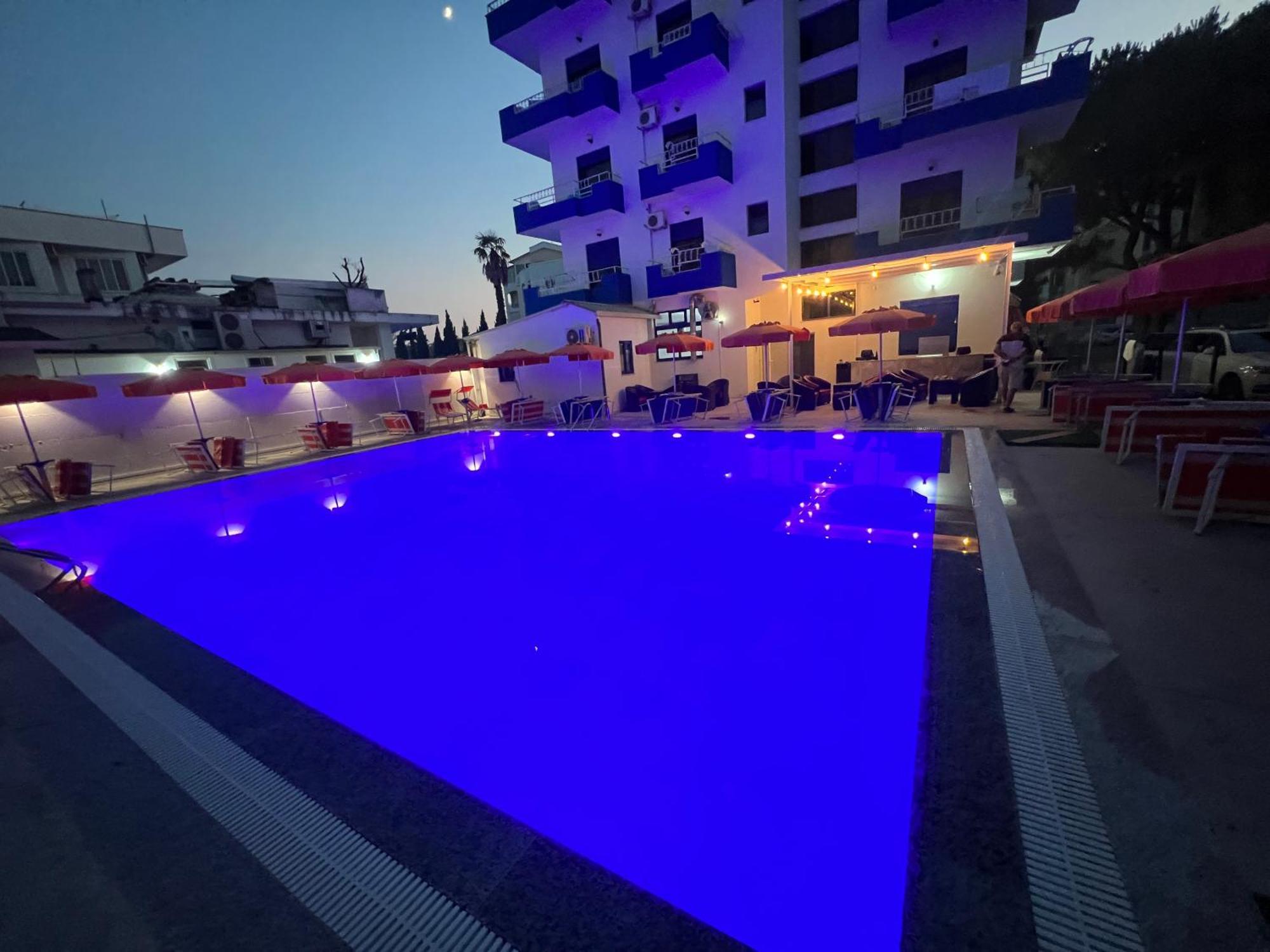 Blue Balcony Hotel Голем Екстер'єр фото